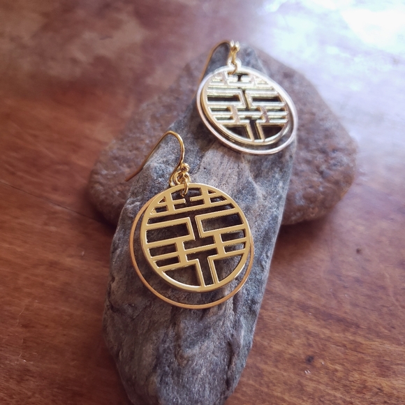 Golden 囍 Chinese Double Happiness Earrings - Picture 2 of 3